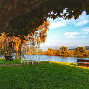 paseo junto al río en Tui