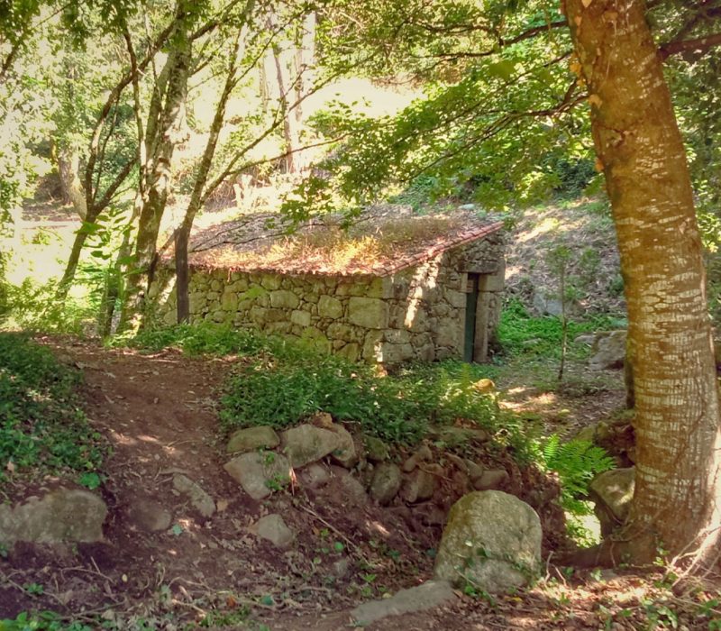 molino restaurado en la ruta de senderismo de los molinos de Randufe